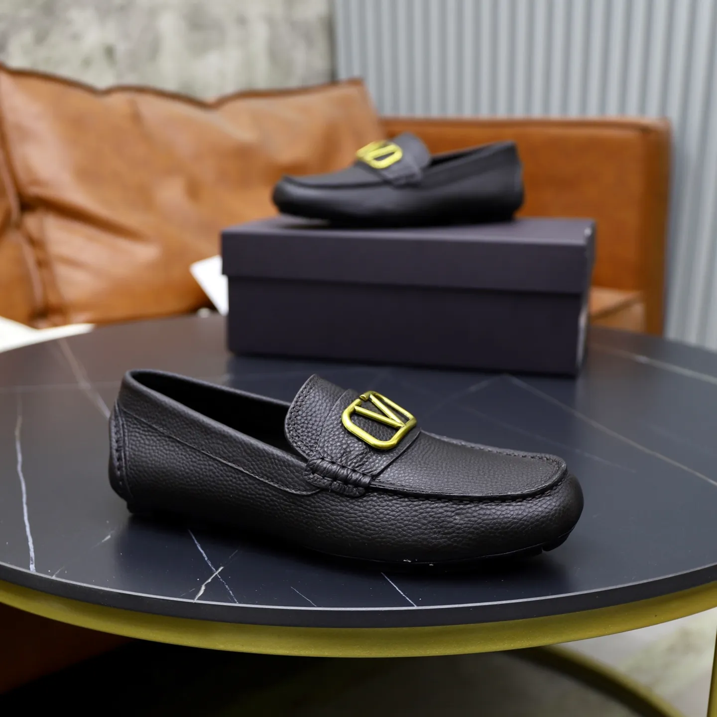 Men's shoes: 640💰VALENTINO, made of imported cowhide with imported water-dyed cow lining, iconic hardware and iconic wear-resistant outsole. 38-45 (customized at 45) VALENTINO packaging All orders enjoy the brand’s iconic product packaging